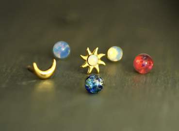 SOLAR SYSTEM. Tiny gold stud earrings